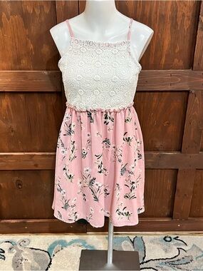 Xhilaration Pink and White Floral Lace Bodice Casual Dress